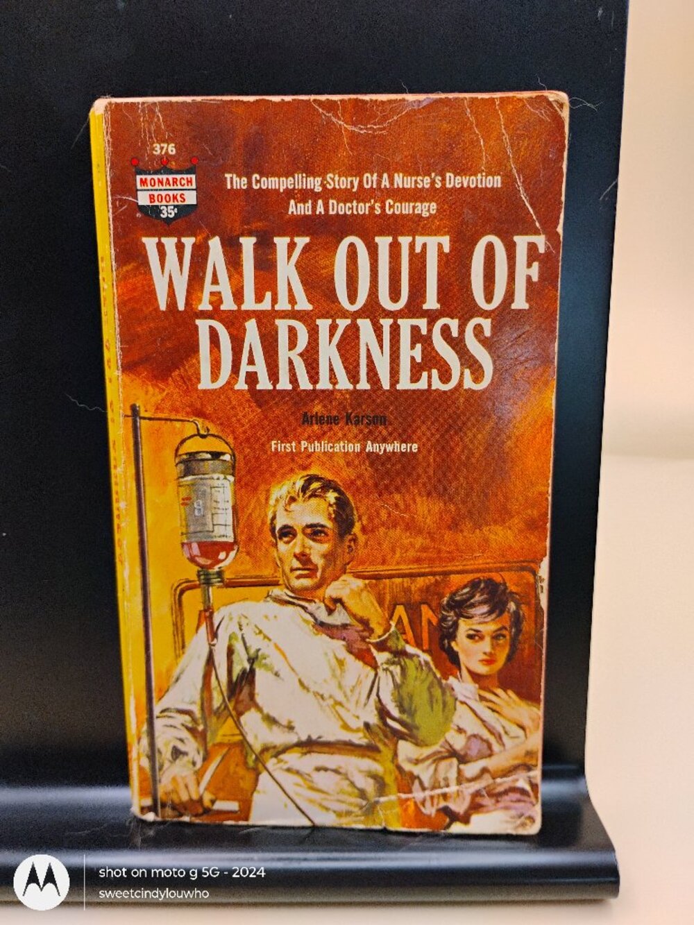 Walk Out of Darkness Nurse's Devotion Doctor's Courage pocket paperback 1963